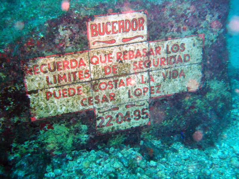 Mahnmal in Radazul auf 35m Tiefe